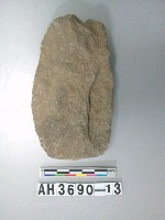 藏品(中型直刃打製石斧)的圖片